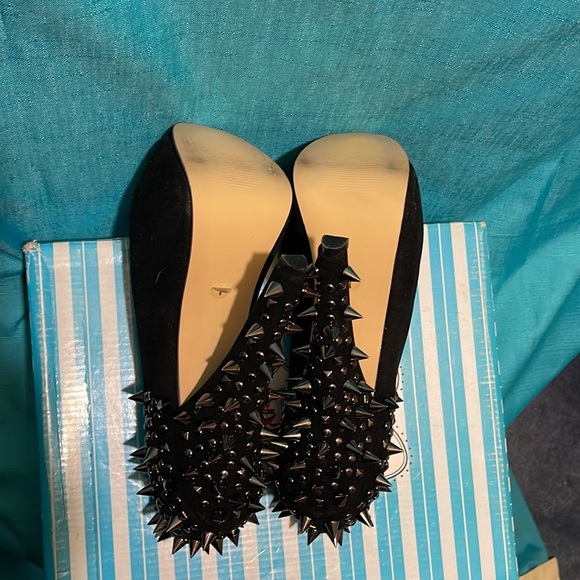Bettie Page Spiked Black Velvet Heels Nikolette 7 - Picture 4 of 6
